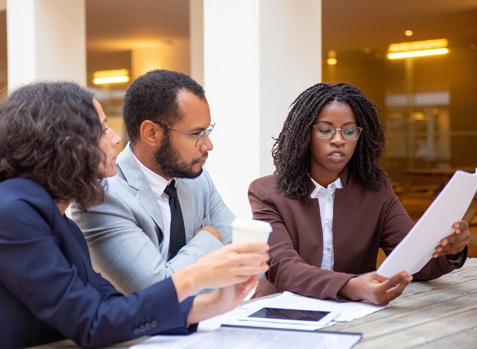 https://global-analytics.co.uk/wp-content/uploads/2023/09/legal-expert-explaining-contract-specifics.jpg
